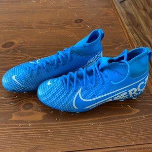 Nike Cleats size 5Youth fit size 7 women